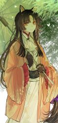 1girl animal_ears arknights ascot black_hair black_sash brown_gloves chinese_commentary closed_mouth commentary_request cowboy_shot facial_mark forehead_mark gloves haori highres holding holding_umbrella japanese_clothes kimono long_hair long_sleeves looking_at_viewer official_alternate_costume open_clothes orange_haori parasol parted_bangs saga_(arknights) saga_(there_they_be)_(arknights) sash smile solo standing umbrella wangchuan white_ascot white_kimono wide_sleeves yellow_eyes