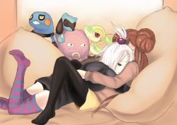10s 2girls bed black_legwear black_panties brown_hair character_doll couple creatures_(company) croagunk cuddling double_bun freckles game_freak gen_1_pokemon gen_4_pokemon gen_5_pokemon gym_leader hair_bobbles hair_bun hair_ornament highvoltage hood hoodie hug indoors koffing long_hair lucario lying lying_on_person multiple_girls nintendo no_pants no_shoes on_back on_stomach panties pantyhose pantyhose_under_shorts pokemon pokemon_(creature) pokemon_bw2 rosa_(pokemon) roxie_(pokemon) short_hair shorts snivy striped_clothes striped_legwear striped_thighhighs stuffed_animal stuffed_toy thighhighs topknot twintails underwear white_hair yuri