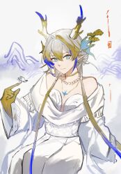 1girl ambience_synesthesia arknights bare_shoulders blonde_hair blue_eyes bug butterfly butterfly_on_hand chinese_commentary choker closed_mouth colored_extremities commentary_request cowboy_shot dragon_girl dragon_horns dress eyeliner grey_hair highres horns insect jewelry jierfeisi long_hair long_sleeves looking_at_viewer makeup multicolored_hair necklace off_shoulder official_alternate_costume orange_eyeliner pearl_necklace pointy_ears purple_hair sash shu_(arknights) shu_(bingwenyuyou)_(arknights) sitting smile solo white_butterfly white_dress white_sash yellow_choker