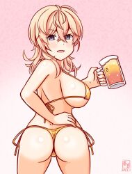 1girl alcohol ass back bare_shoulders beer beer_mug bikini blonde_hair blue_eyes blush breasts cup drink from_behind gold_bikini gradient_background hair_between_eyes hair_ornament hairclip holding kanon_(kurogane_knights) kantai_collection large_breasts looking_at_viewer looking_back medium_hair mug open_mouth pink_background sideboob smile solo standing swimsuit tuscaloosa_(kancolle) yellow_bikini