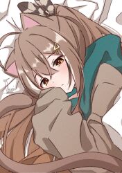 1girl animal_ears bed_sheet brown_hoodie cat_ears cat_girl cat_tail daikon_keroi feather_hair_ornament feathers hair_ornament hairclip half-closed_eyes highres hololive hololive_english hood hoodie long_hair looking_at_viewer lying multicolored_hair nanashi_mumei on_side oversized_clothes oversized_sweater ponytail sleeves_past_fingers sleeves_past_wrists streaked_hair tail two-tone_hoodie very_long_hair virtual_youtuber