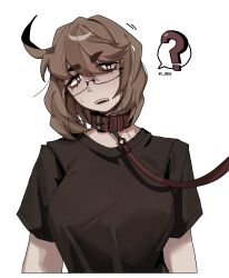 1girl absurdres ahoge animal_collar black_shirt breasts brown_eyes brown_hair collar glasses guo_yitao_(ny_000a) head_tilt highres large_breasts limbus_company looking_at_viewer medium_hair ny_000a open_mouth original project_moon red_collar shirt simple_background solo t-shirt white_background
