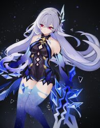1girl bare_shoulders black_background blue_gloves blue_thighhighs breasts cleavage closed_mouth collarbone commentary_request elbow_gloves genshin_impact gloves gradient_gloves gradient_legwear grey_hair hair_between_eyes hair_ornament highres holding kuromu_shado light_smile long_hair red_eyes skirk_(genshin_impact) solo thighhighs very_long_hair