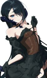 1girl absurdres au_ra bare_shoulders black_dress black_gloves black_hair black_sleeves blue_eyes breasts brown_thighhighs cleavage closed_mouth commentary commission detached_sleeves dragon_girl dragon_horns dragon_tail dress final_fantasy final_fantasy_xiv gloves hair_over_one_eye hand_up highres horns looking_at_viewer medium_breasts puffy_short_sleeves puffy_sleeves scales short_sleeves simple_background smile solo strapless strapless_dress syhan tail thighhighs white_background