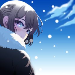 1girl black_jacket blue_sky blush closed_mouth cloud commentary fur-trimmed_jacket fur_trim grey_hair hashtag-only_commentary highres jacket looking_at_viewer original pixel_art purple_eyes sky snowing solo symbol-only_commentary turning_head upper_body zzzz_jinnn