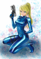 1girl absurdres blonde_hair blue_bodysuit blue_eyes bodysuit breasts gun handgun highres holding holding_gun holding_weapon impossible_bodysuit impossible_clothes juuta-rou metroid mole mole_under_mouth nintendo paralyzer ponytail samus_aran skin_tight solo weapon zero_suit